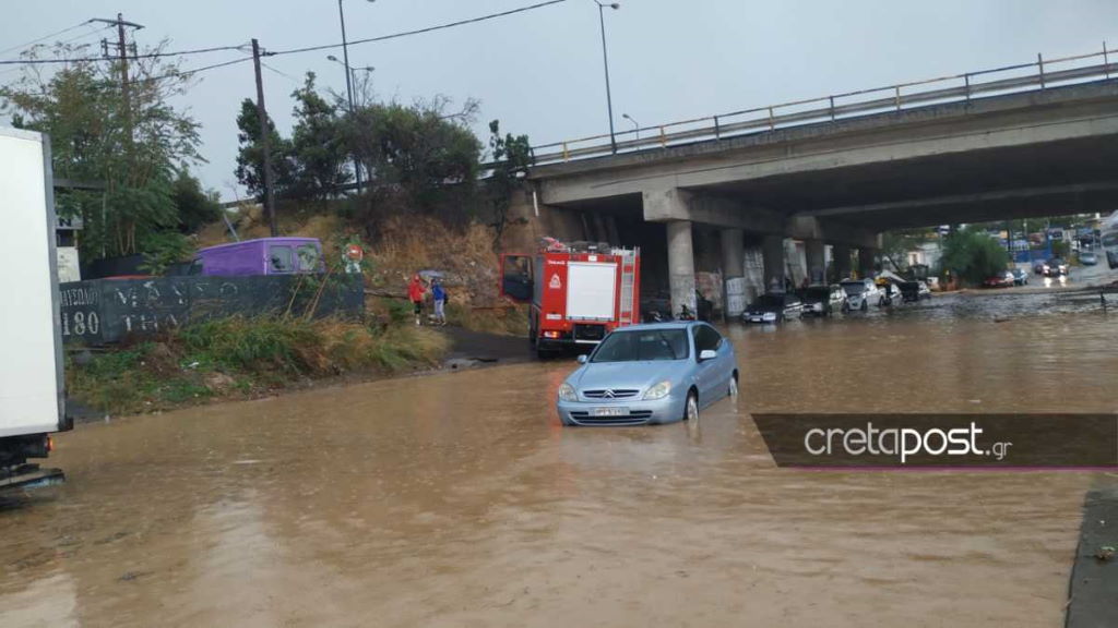 Ηράκλειο Κρήτης: «Ποτάμια»οι δρόμοι από τις σφοδρές καταιγίδες