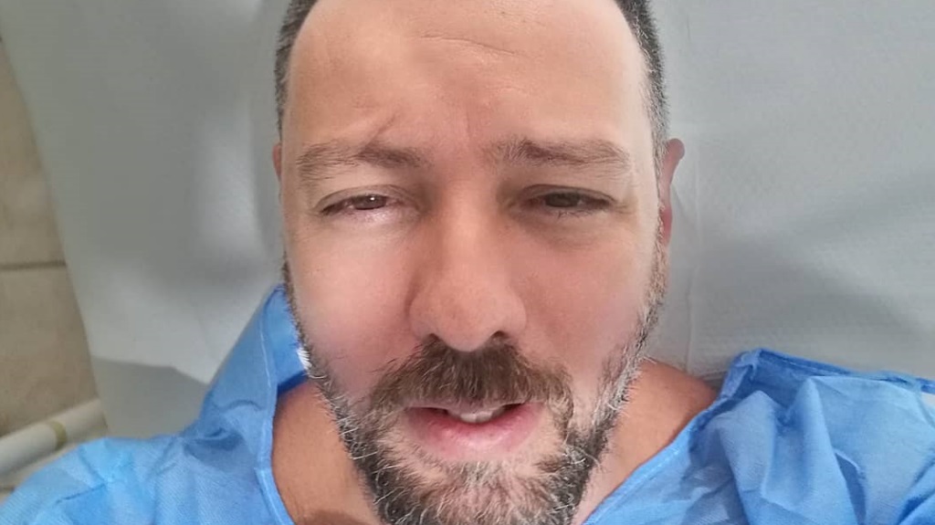 Μάνος Παπαγιάννης: Η φωτογραφία μέσα από το νοσοκομείο – Τι είπε η σύζυγός του στο Znews;