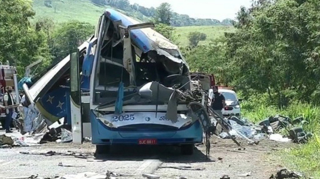 Τραγωδία στη Βραζιλία: 41 νεκροί και 10 τραυματίες μετά από σφοδρή σύγκρουση λεωφορείου με φορτηγό