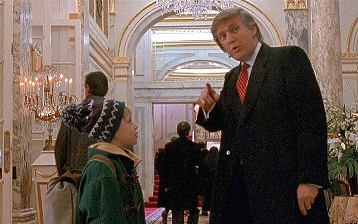 Chris Columbus: «Ο Trump επέβαλε τη συμμετοχή του στην ταινία “Μόνος στο σπίτι”»