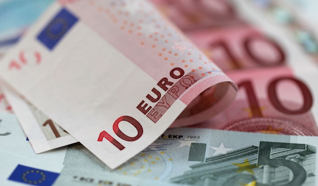 Κορονοϊός: Έκτακτο επίδομα 400€ σε δικηγόρους, μηχανικούς και οικονομολόγους