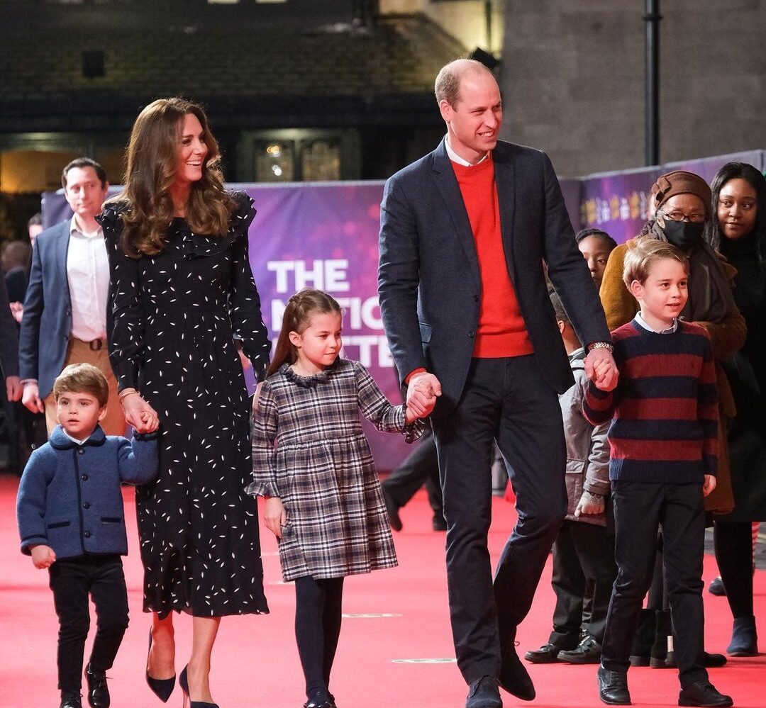 Δούκας και Δούκισσα του Cambridge: Η οικογενειακή, χριστουγεννιάτικη φωτογραφία τους