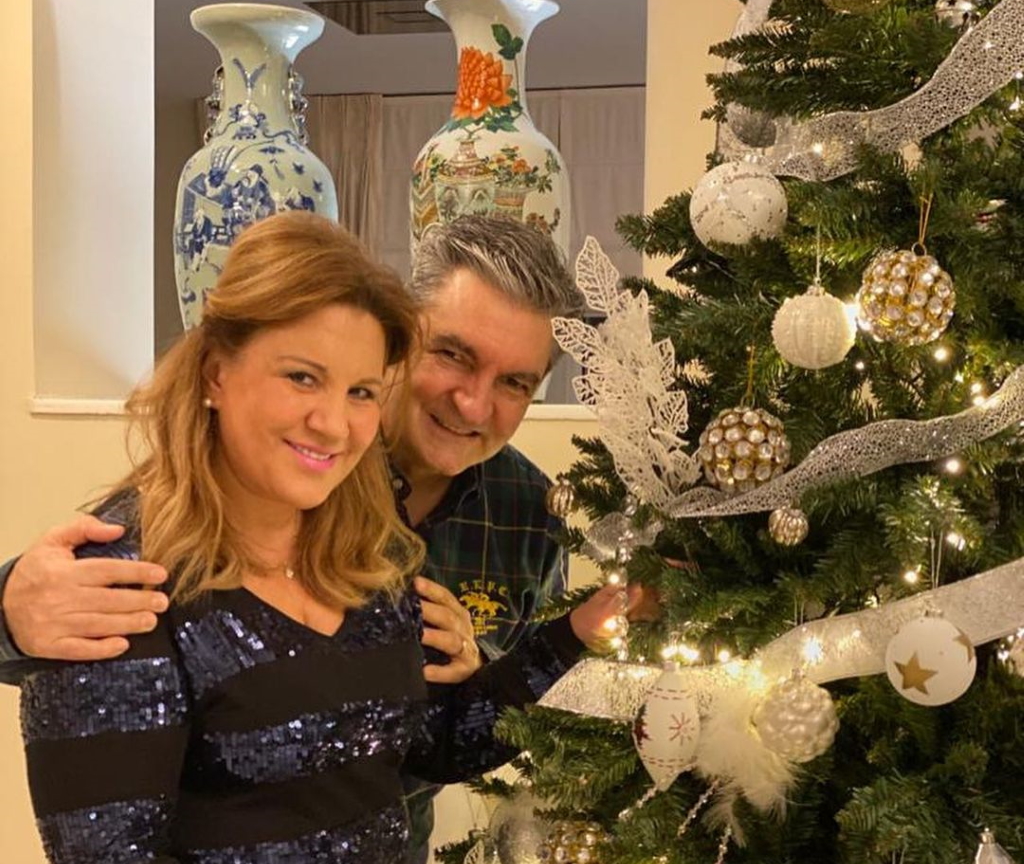 Δέσποινα Μοιραράκη: Το χριστουγεννιάτικο δέντρο – υπερπαραγωγή που στόλισε με τον σύζυγό της
