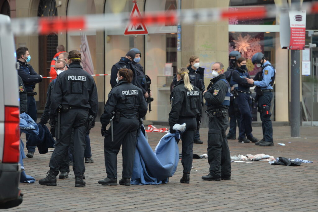 Γερμανία: Πέντε νεκρούς άφησε πίσω του οδηγός που έριξε το αυτοκίνητό του πάνω σε πλήθος