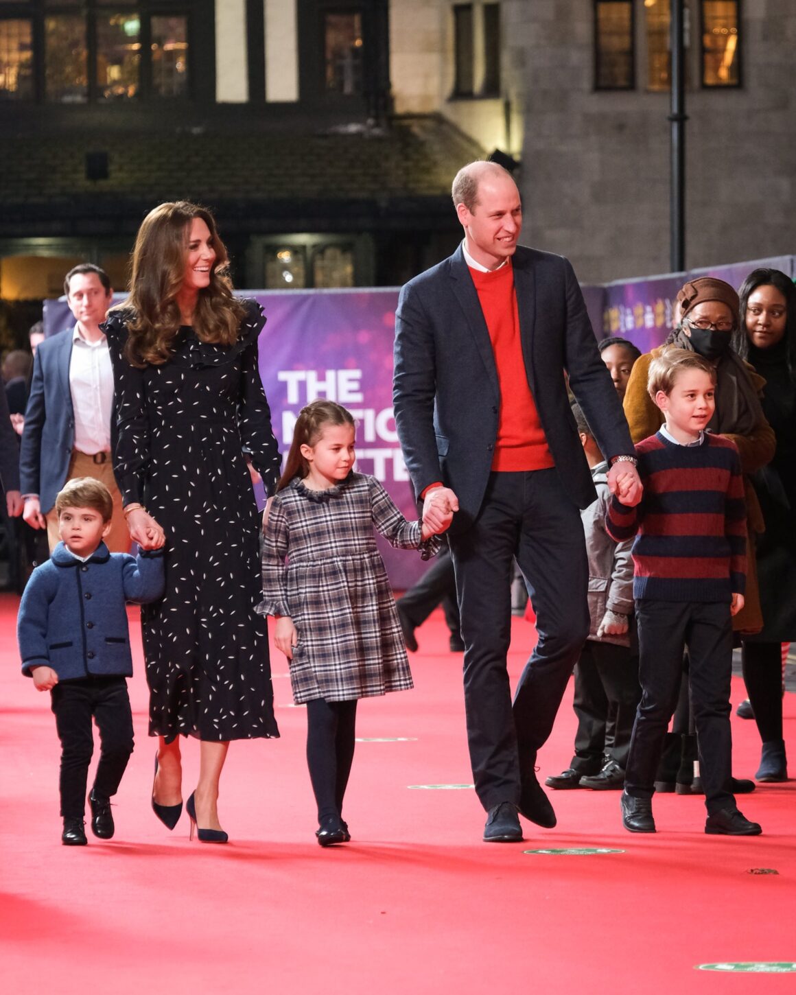 George, Charlotte και Louis: Για πρώτη φορά στο κόκκινο χαλί μαζί με τον Δούκα και τη Δούκισσα του Cambridge