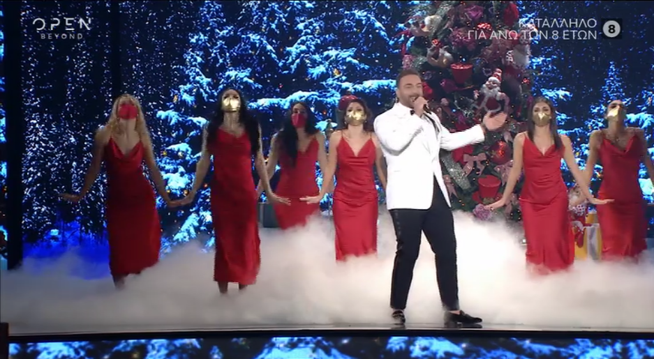 Νίκος Κοκλώνης: Έκανε είσοδο με «γούτσου γούτσου» και παραλλαγμένο το χριστουγεννιάτικο τραγούδι της Βανδή