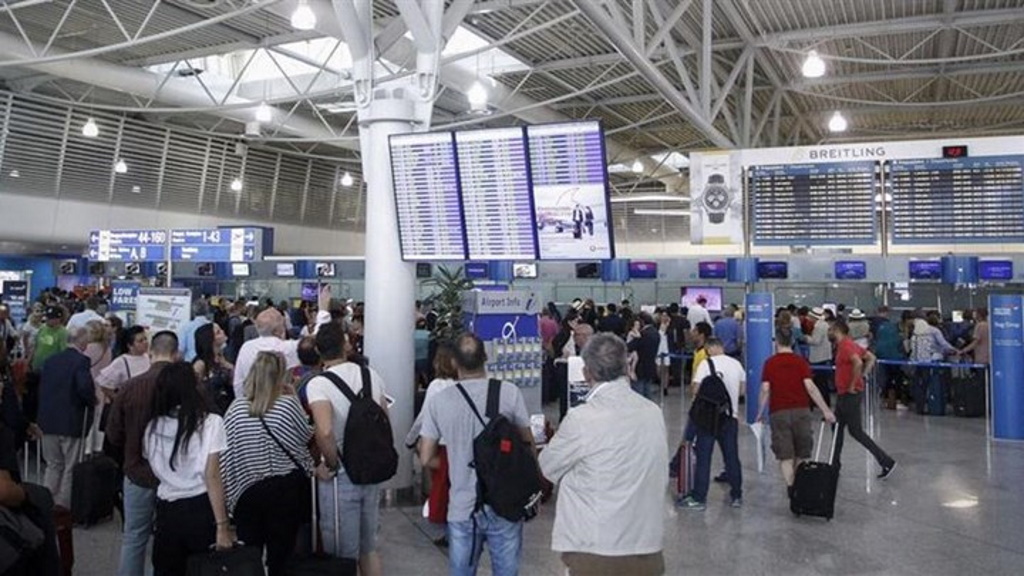 Οι Έλληνες αρχίζουν ξανά να ταξιδεύουν εντός και εκτός Ελλάδος