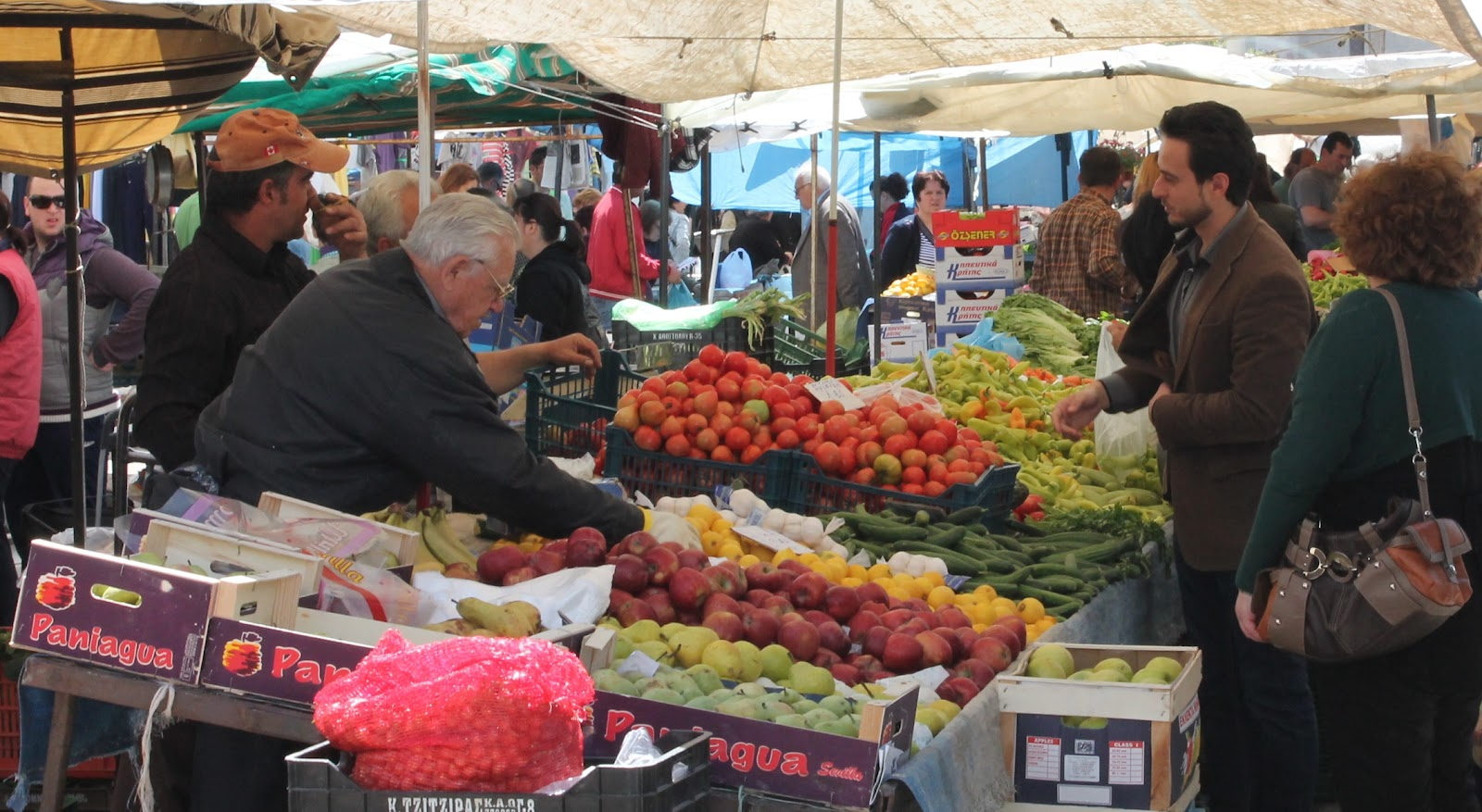 Καθαρά Δευτέρα: Κανονικά οι λαϊκές, ανοιχτοί φούρνοι, ψαράδικα