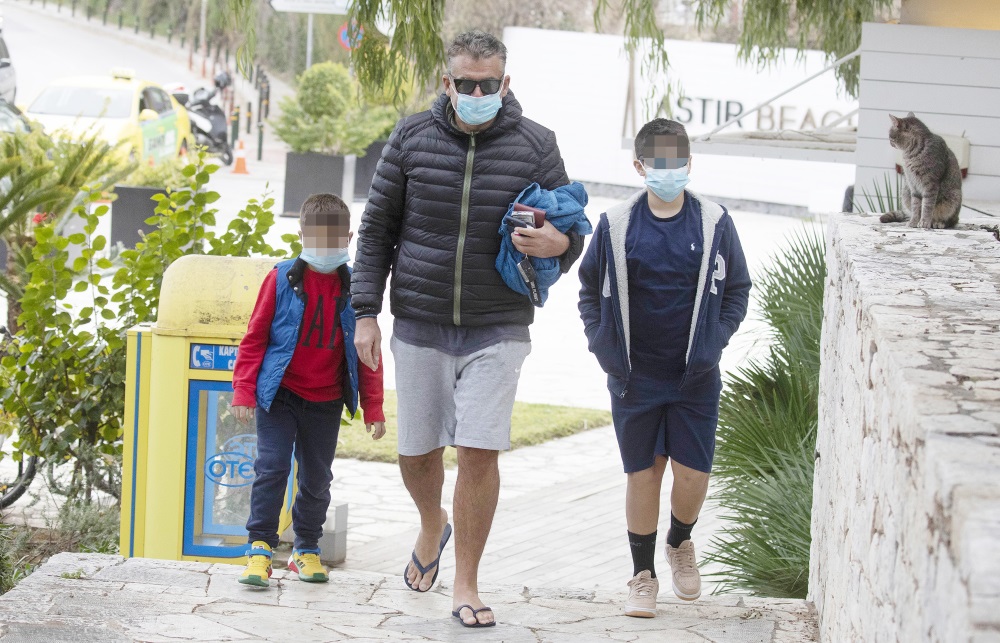 Γιώργος Λιάγκας: Στη θάλασσα με τους γιους του