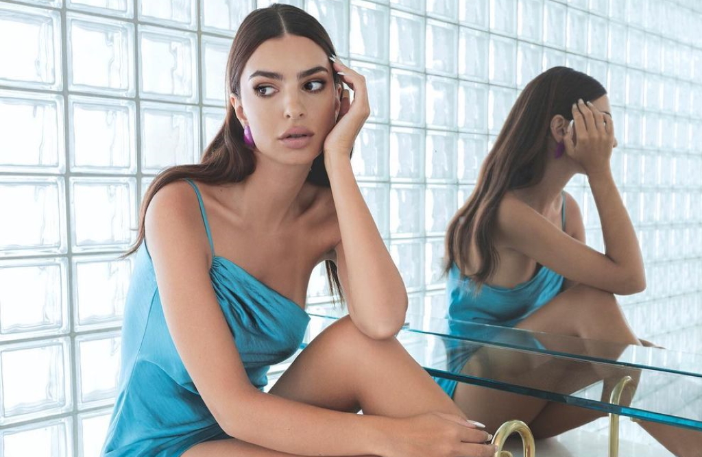 Emily Ratajkowski: Η τρυφερή στιγμή που θηλάζει τον γιο της