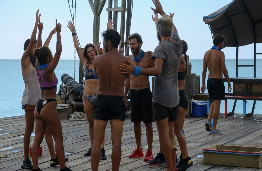 Survivor: Έξαλλος ο Γιώργος Κοψιδάς με την «τσατσιά» της μπλε ομάδας – Πέταγε πράγματα στον πάγκο