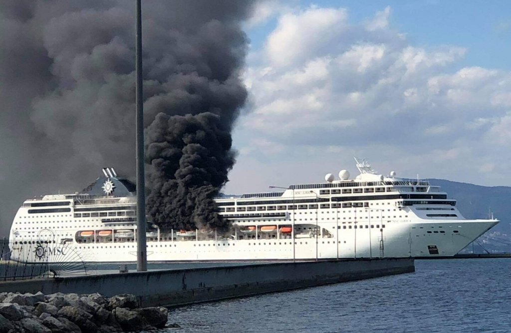 Φωτιά σε κρουαζιερόπλοιο στην Κέρκυρα