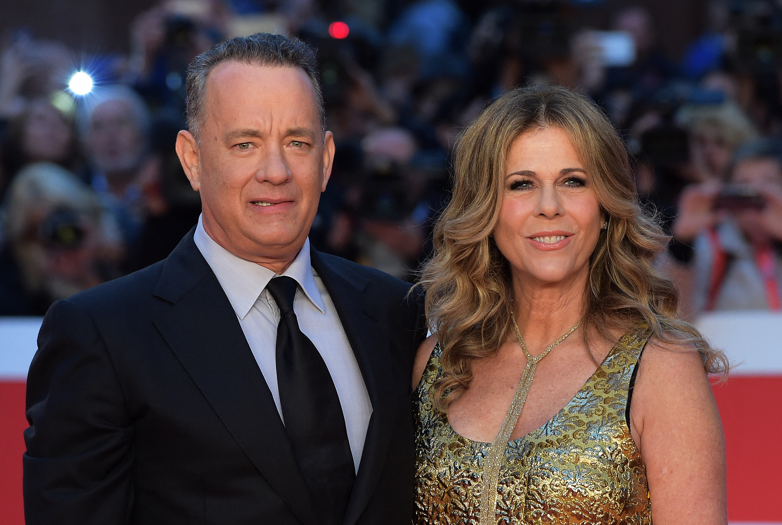 Tom Hanks – Rita Wilson: Γιορτάζουν τα 200 χρόνια ανεξαρτησίας της Ελλάδας και διαφημίζουν τη χώρα μας