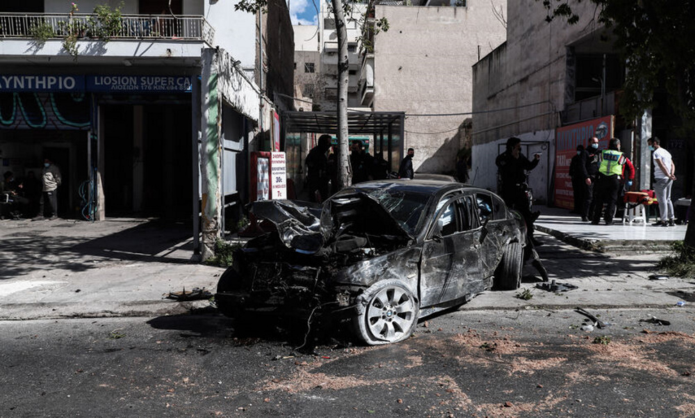 Άγρια καταδίωξη κλεμμένου Ι.Χ. στη Λιοσίων με τρεις τραυματίες