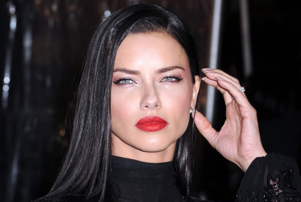 Adriana Lima: Έγινε μητέρα για τρίτη φορά