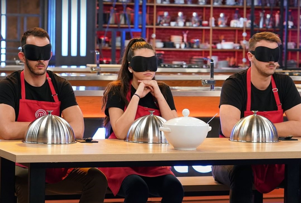 MasterChef: Τυφλή γευσιγνωσία με σούπα στην ασυλία και «γλέντι» στο Twitter με τη μαντεψιά του… νερού