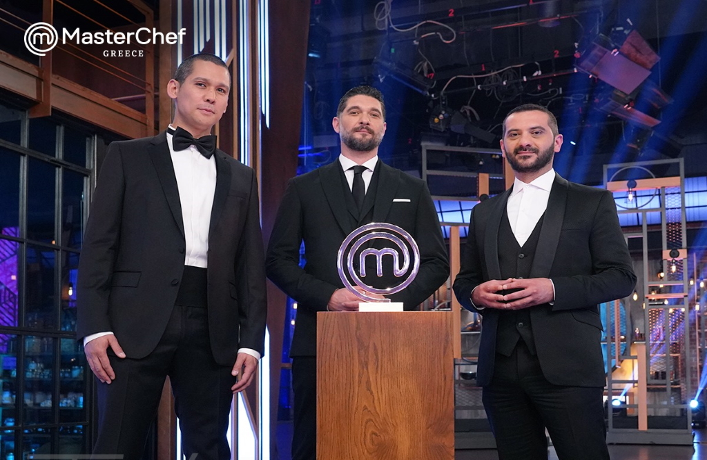 MasterChef – Τελικός: Άπαντες φόρεσαν τα καλά τους – Η «προπέλα» Κοντιζά, η «νύφη» Ανούς και το απόλυτο fashion icon Παύλος