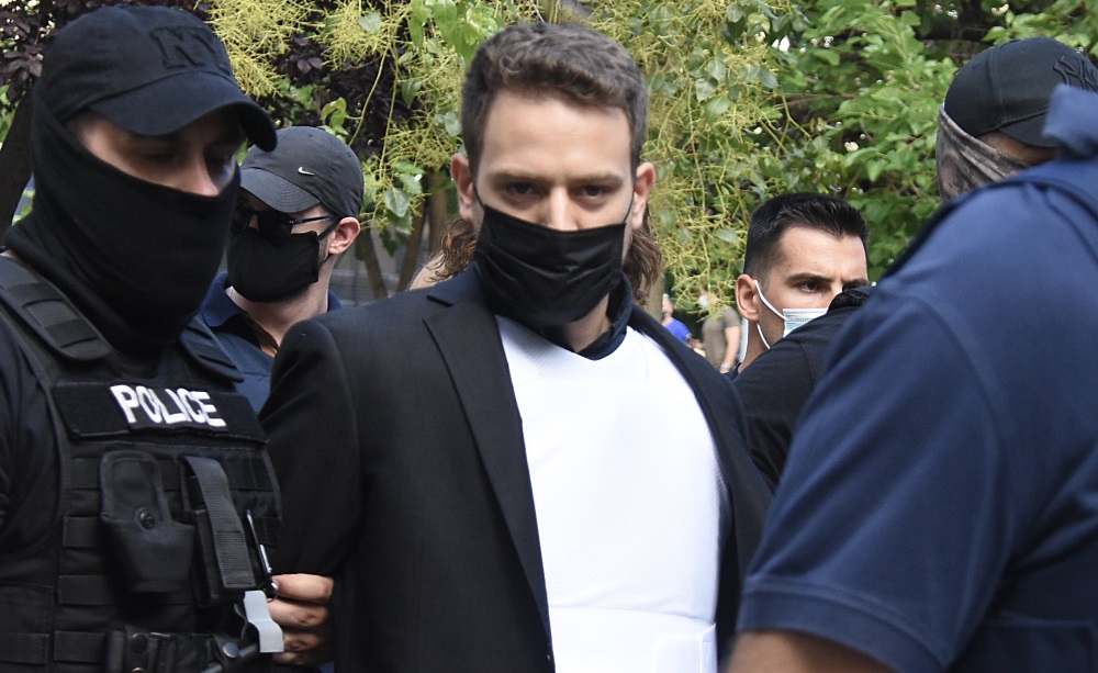 Δολοφονία Καρολάιν Κράουτς: Ο Μπάμπης Αναγνωστόπουλος πιάστηκε να κάνει βίντεοκληση με το κινητό του