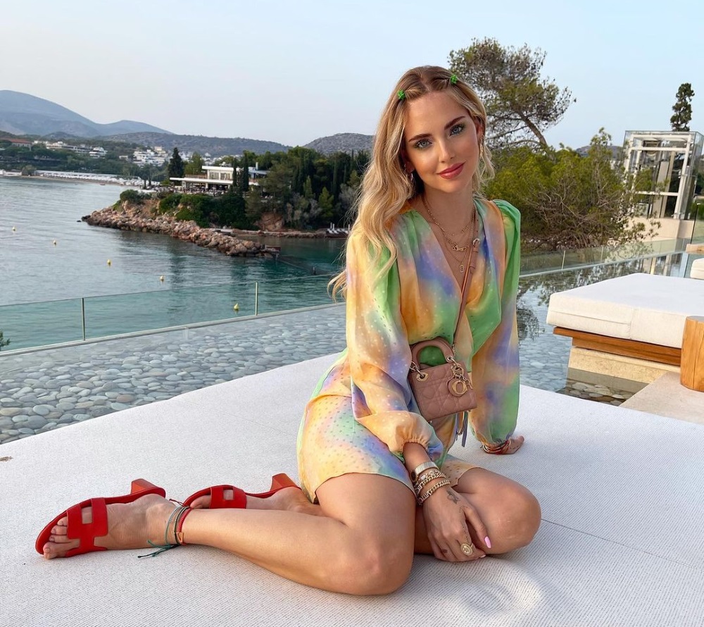 Στην Ελλάδα η Chiara Ferragni – Το room tour της σε πολυτελή σουίτα της Βουλιαγμένης και η θέα που απολαμβάνει