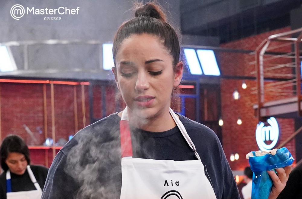 MasterChef: Η Λία Μακροστέργιου τραγουδά μέσα από το μαγειρείο της στον Βόλο