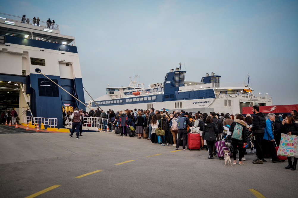 Με πιστοποιητικό εμβολιασμού, νόσησης ή τεστ τα ταξίδια στα νησιά από τη Δευτέρα (5/7) – Τι θα ισχύσει στις χερσαίες μετακινήσεις;