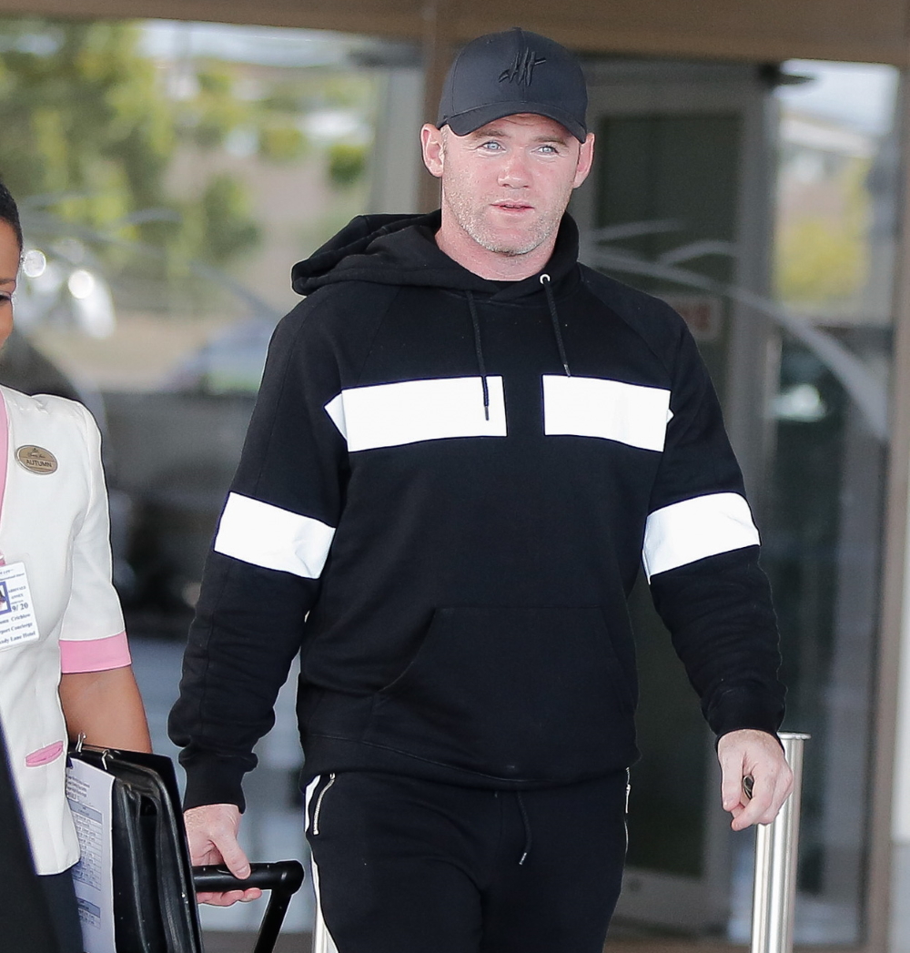 Wayne Rooney: Σάλος με τις φωτογραφίες του ποδοσφαιριστή που τον δείχνουν μεθυσμένο και με ημίγυμνες κοπέλες