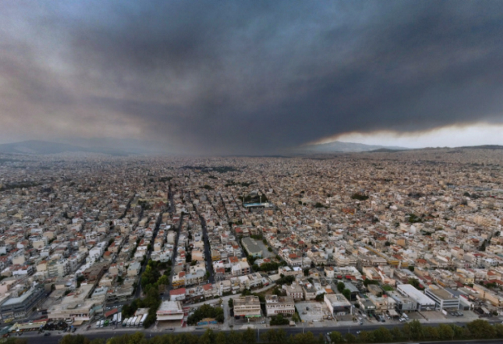 Αποπνικτική η ατμόσφαιρα στην Αττική – Σύσταση για κυκλοφορία μόνο με μάσκα