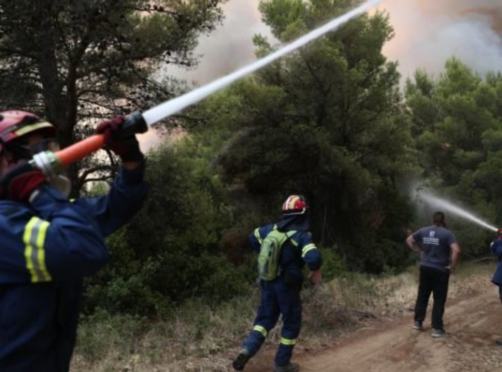 Πυρκαγιές: Βελτιωμένη η εικόνα στην Αττική – Σε ύφεση τα μέτωπα – Άνοιξαν τη νύχτα οι περισσότεροι δρόμοι