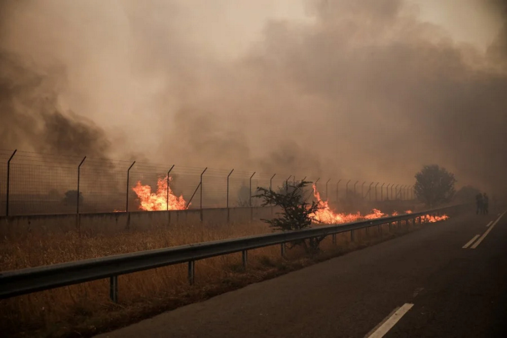 Πυρκαγιές: Διακοπή κυκλοφορίας στην εθνική οδό Αθηνών – Λαμίας: Πώς κινούνται φορτηγά και ΙΧ;