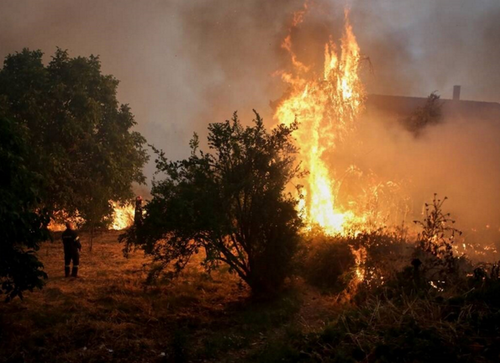 Μαίνεται ο πύρινος εφιάλτης στη Γορτυνία: Eντολή εκκένωσης του χωριού Καλλιάνι