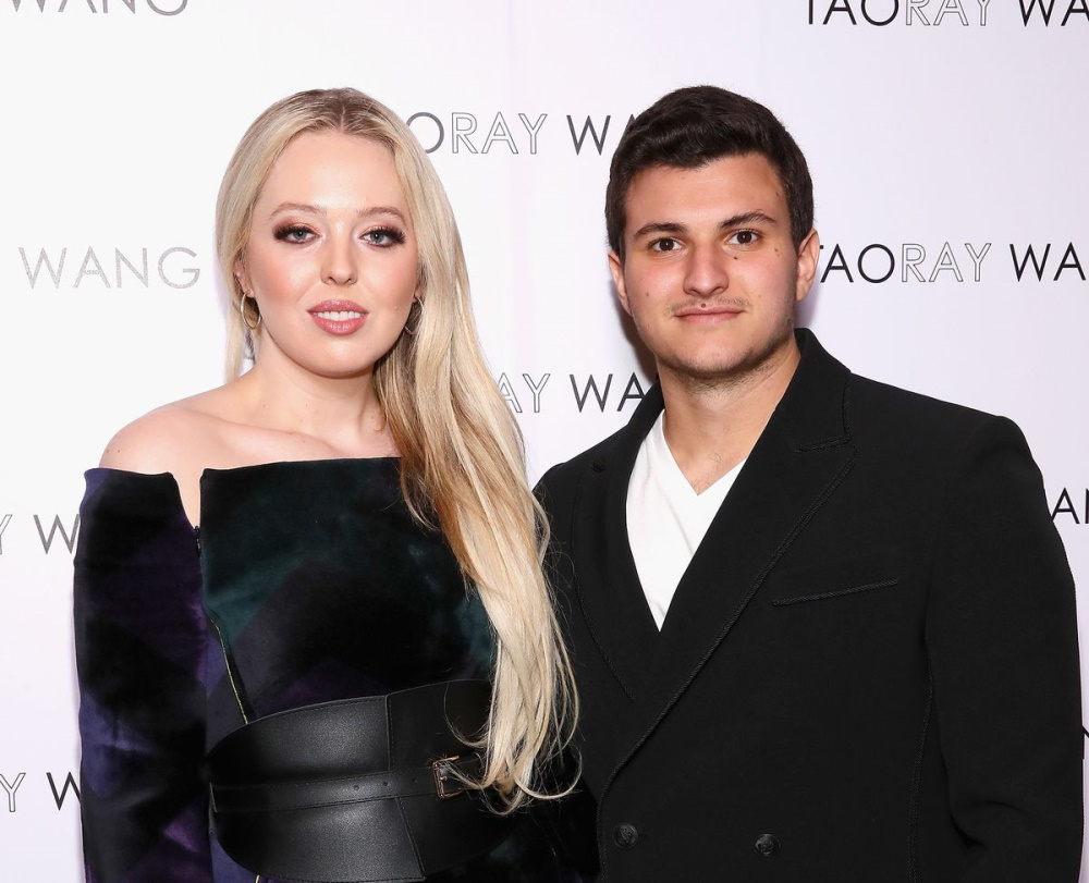 Στην Ελλάδα για διακοπές η Tiffany Trump – Αγκαλιά με τον αρραβωνιαστικό της στο Σούνιο