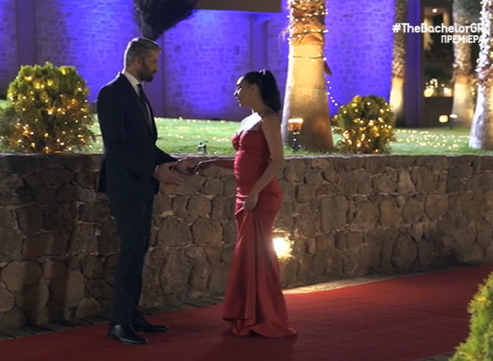 The Bachelor: Με «τσαμπουκά» εισέβαλε η Λάουρα – Σύξυλος έμεινε ο Αλέξης Παππάς!