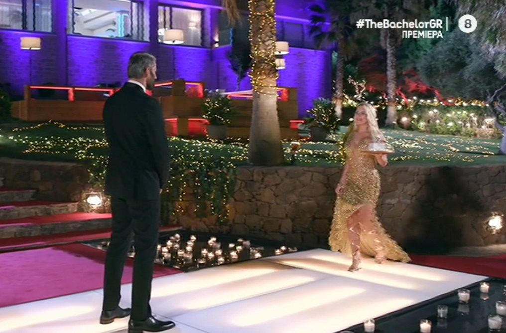 Από την Αμερική… στο The Bachelor: Με πεσκέσι… φέτα πολιόρκησε η Αθηνά τον Αλέξη Παππά