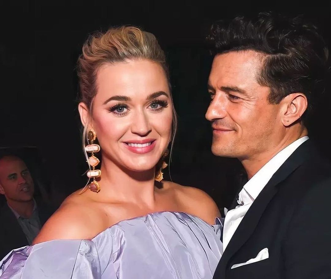 Katy Perry: Η στιγμή που χρειάστηκε τον «ήρωα» Orlando Bloom για να τη βοηθήσει στη σκηνή με το φόρεμά της!