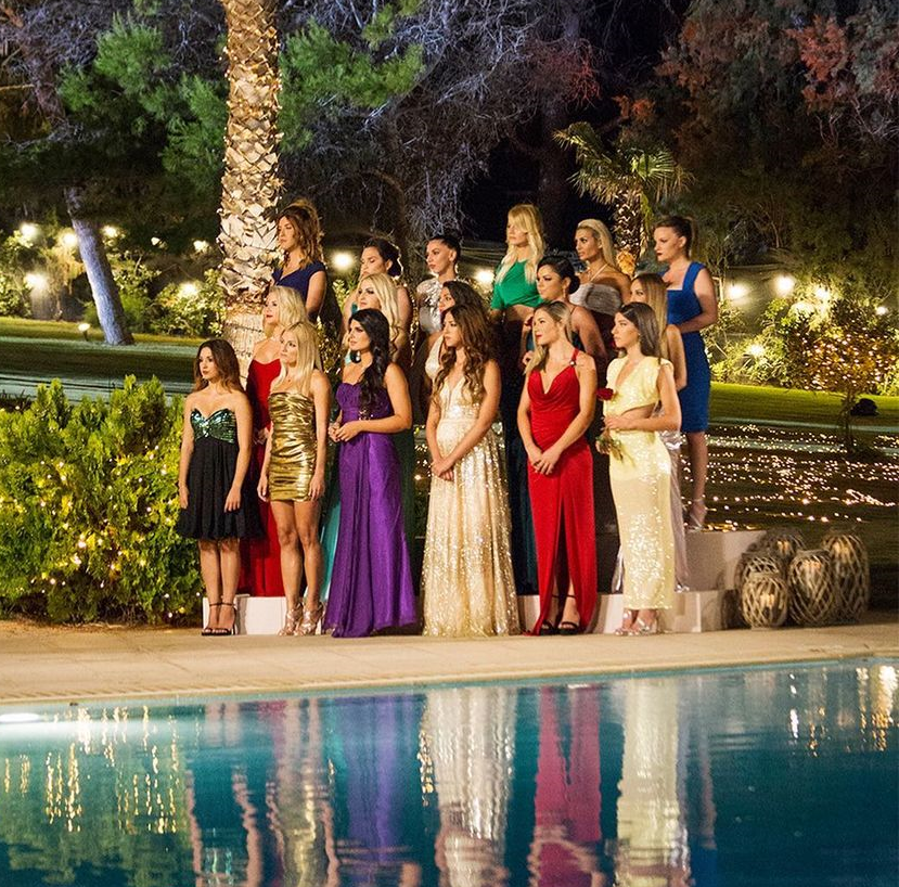 The Bachelor – Τελετή των ρόδων: Ποια κοπέλα αποχώρησε και ποια έχασε την κολλητή της;