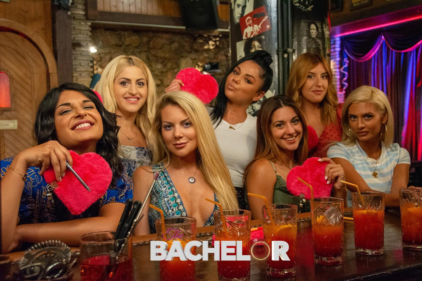 The Bachelor: Οι κοπέλες… στιχούργησαν, τραγούδησαν και το Twitter έγινε κριτική επιτροπή – Επικά τα σχόλια για τον «Μάρκο Σεφερλή»-Έλενα