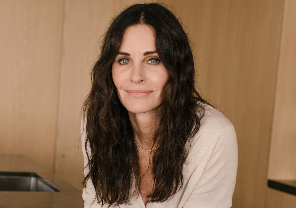 Courteney Cox: «Η πρώτη καραντίνα με τον Covid μου έμαθε πως η αγάπη είναι πολύτιμη»