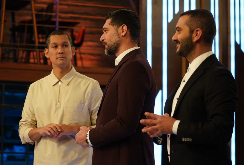 MasterChef: Το bootcamp ξεκίνησε – Οι δέκα πρώτοι παίκτες μπήκαν στην κουζίνα – Η ανακοίνωση «φωτιά » του Σωτήρη Κοντιζά