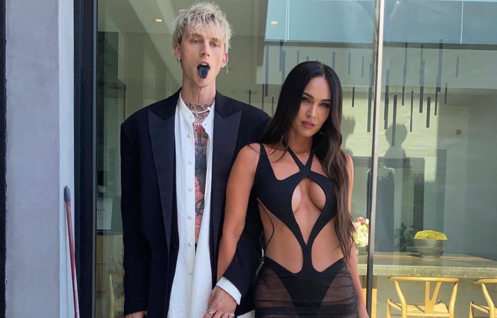 Megan Fox-Machine Gun Kelly: Αρραβωνιάστηκαν και αντάλλαξαν το… αίμα τους