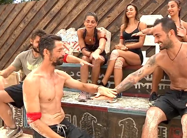 Survivor: Παρεξηγήθηκε με την μαντινάδα της Τζο ο Απόστολος Ρουβάς