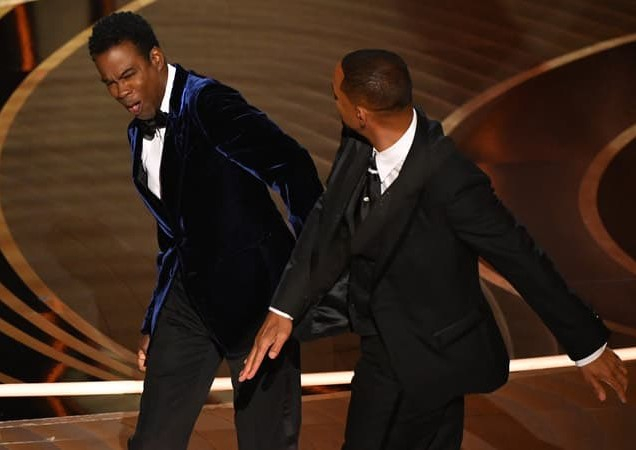 Will Smith: Χαστούκισε τον Chris Rock στα Oscars – «Μην ξαναπιάσεις τη γυναίκα μου στο γ@@@ στόμα σου»