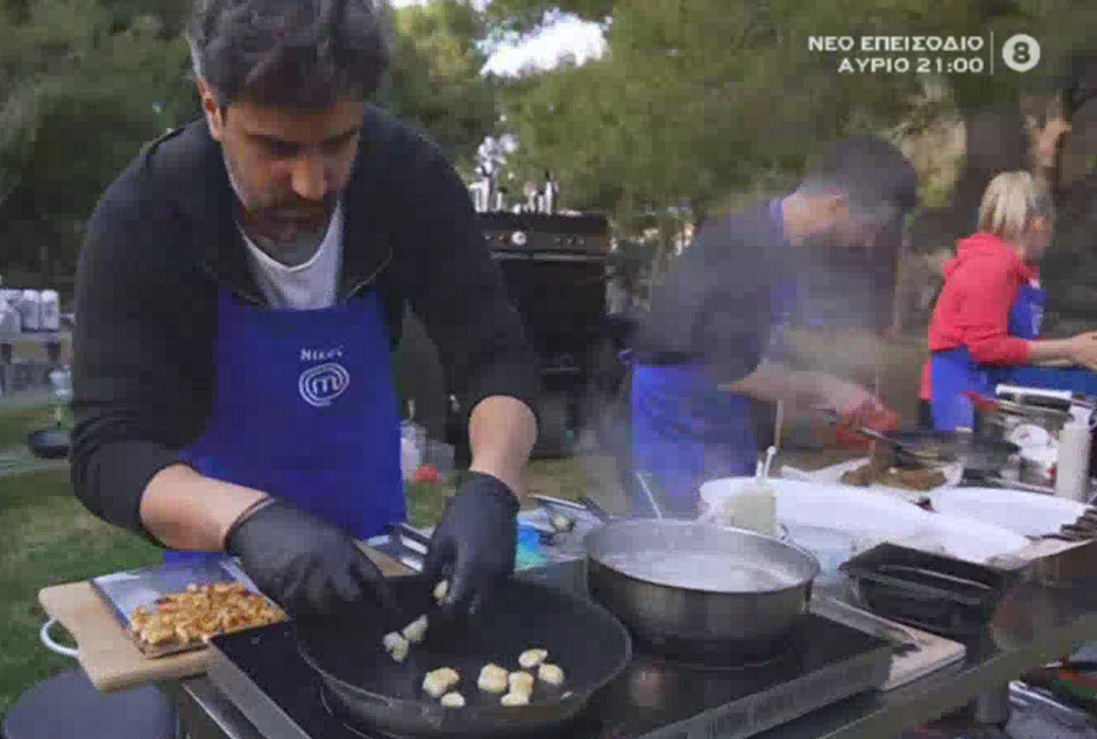 MasterChef: Πελάγωσαν οι Μπλε στην ομαδική, τους λυπήθηκε το Twitter – «H focaccia βγήκε λαγάνα του Μπόμπαινα»