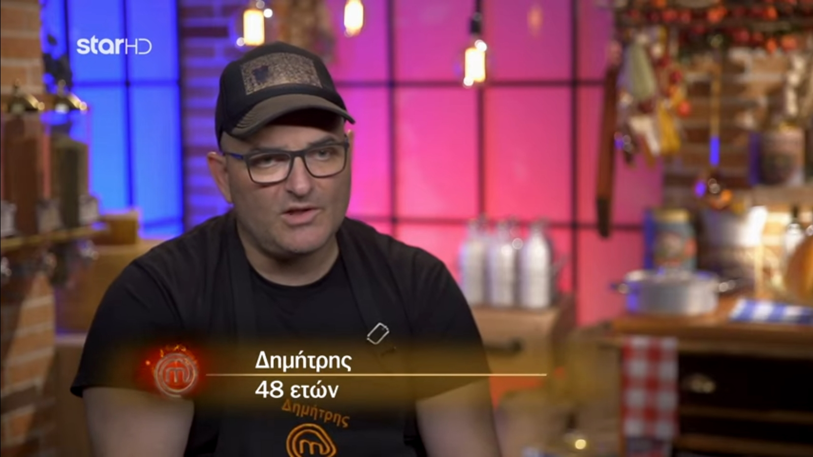 MasterChef: Ο Μπόμπαινας δίνει στεγνά την Ελπίδα – «Την έχει δασκαλέψει ο σύζυγός της να φτάσει ψηλά» – Αντιδρά το Twitter – Η σύγκριση με τον Κωνσταντίνο Εμμανουήλ