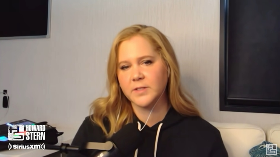 Amy Schumer: Ποιοι την απείλησαν μετά το αστείο που έκανε στα Oscars;