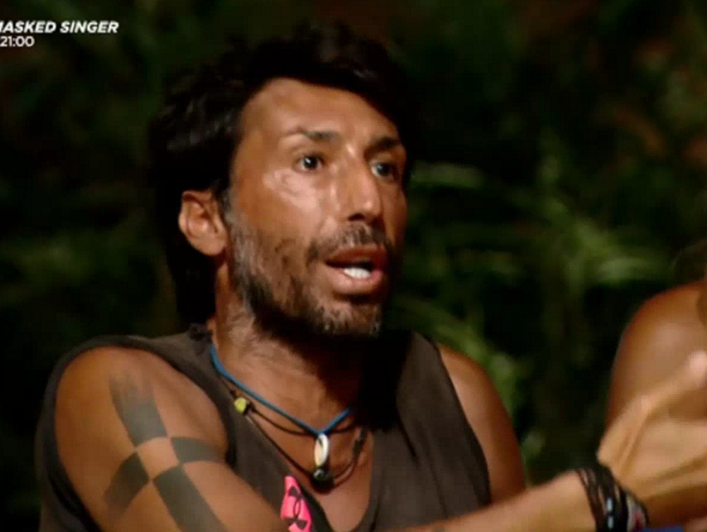 Survivor: Ο Εμμανουήλ τους χορεύει όλους στο ταψί και πιστεύει ότι είναι ο Ντάνος – Έφαγε το απόλυτο κράξιμο στο συμβούλιο – Ποιος αποχώρησε;