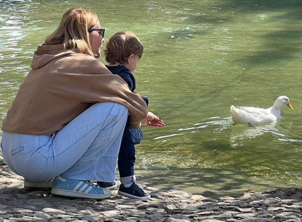 Τζένη Μπαλατσινού: Ο Κικίλιας junior ποζάρει με τις αδερφές του και κλέβει την παράσταση