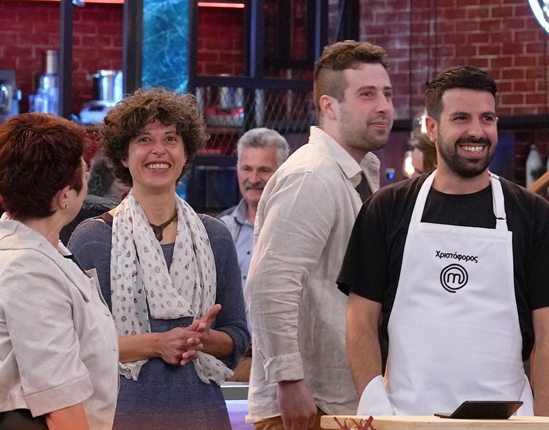 MasterChef: Λάτρεψε τη μαμά του Χριστόφορου το Twitter – Η «Θεάρα», αρχοντογυναίκα και η απουσία του συζύγου