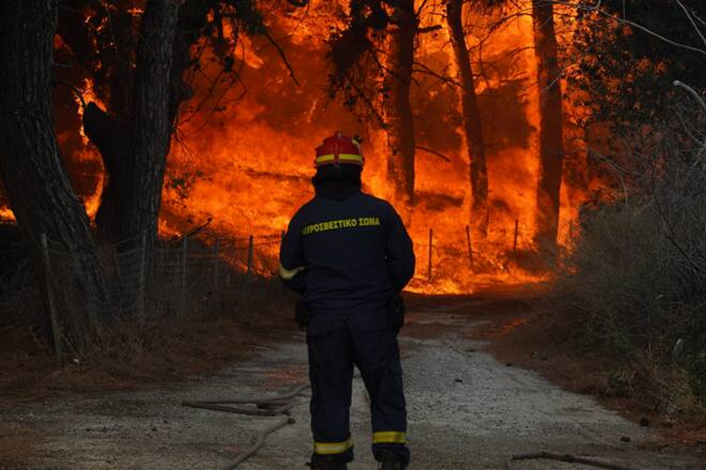 Πυρκαγιά σε δασική έκταση στο Χαϊδάρι – Ενισχύθηκαν οι δυνάμεις της Πυροσβεστικής