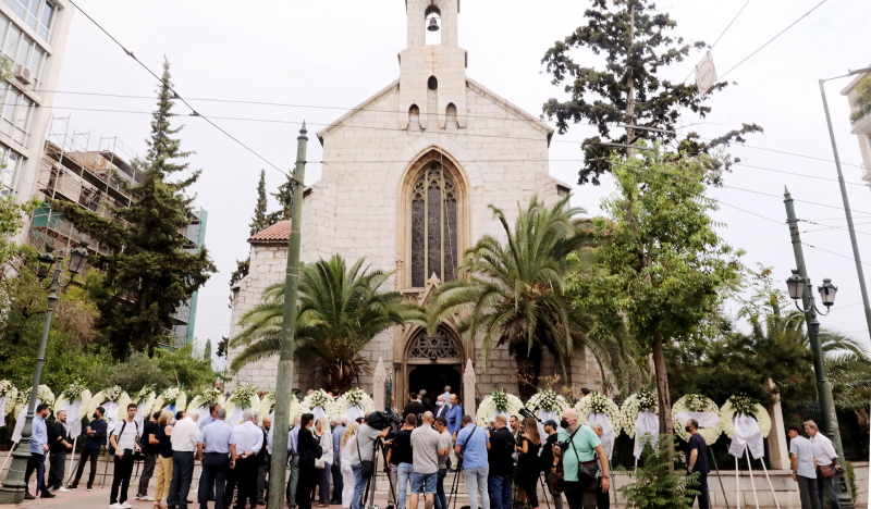 Ρόμπερτ Ουίλιαμς: Στην Αγγλικανική Εκκλησία η εξόδιος Ακολουθία – Στα λευκά οι δικοί του άνθρωποι – Πολιτικοί και καλλιτέχνες τον αποχαιρέτησαν – Φωτογραφίες