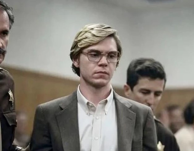 Netflix – Monster:The Jeffrey Dahmer Story: Η σειρά με τον κανίβαλο “Dahmer” που έχει προκαλέσει σάλο στο διαδίκτυο